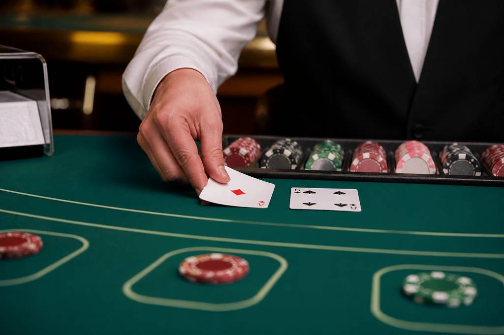 Blackjack surrender strategy guide for smarter play 🃏
