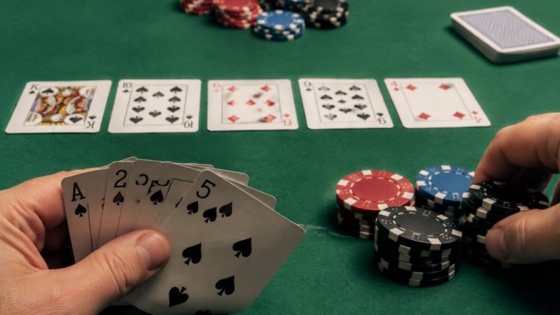How do you play razz poker: rules and tips